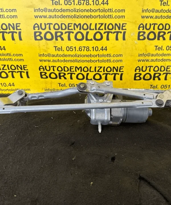 Meccanismo tergiparabrezza con motorino