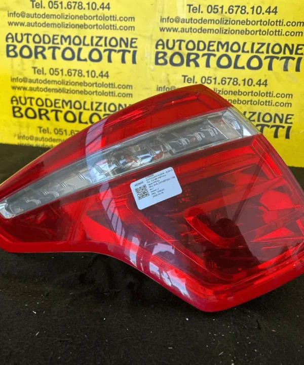 Fanale post. parte est.