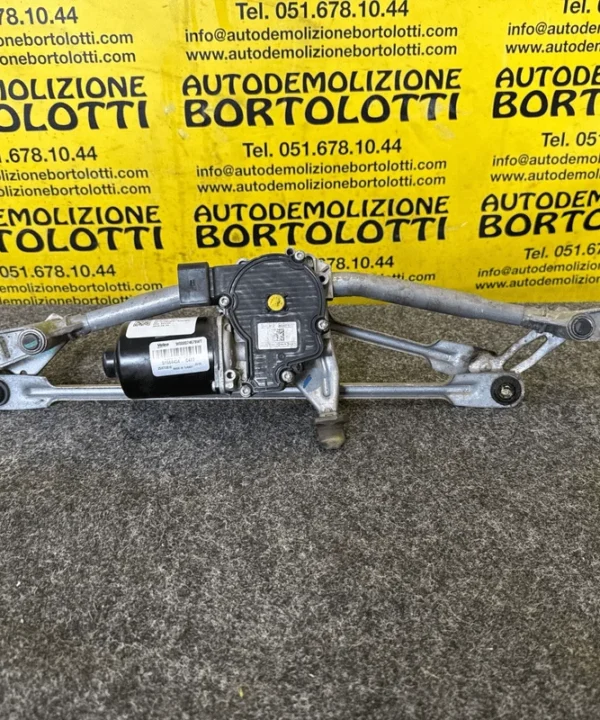 Meccanismo tergiparabrezza con motorino