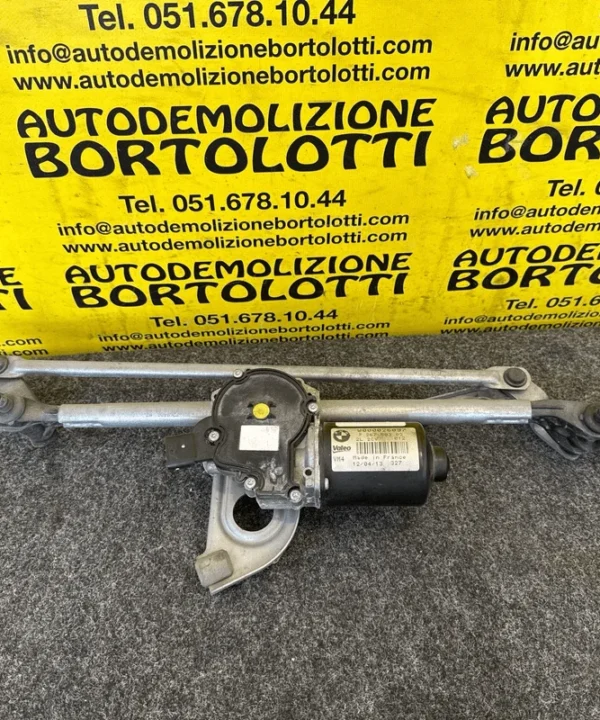 Meccanismo tergiparabrezza con motorino