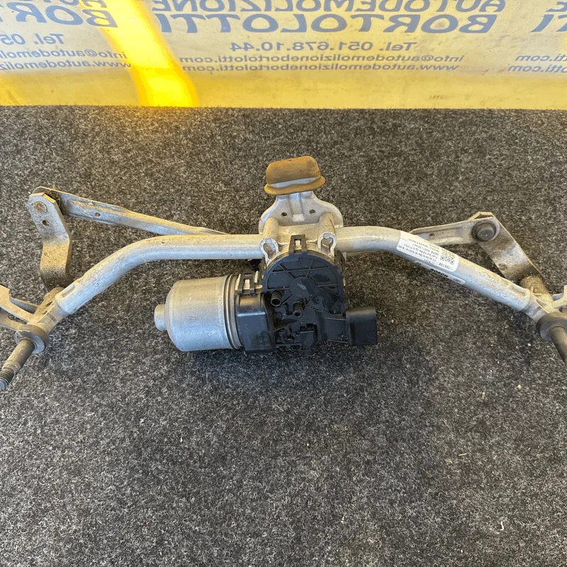 Meccanismo tergiparabrezza con motorino