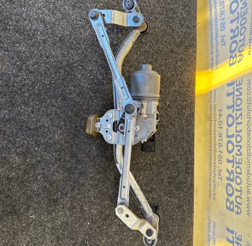 Meccanismo tergiparabrezza con motorino - immagine 3