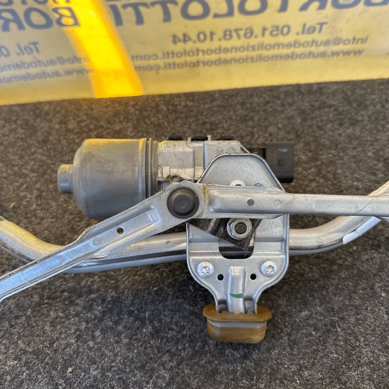 Meccanismo tergiparabrezza con motorino - immagine 4