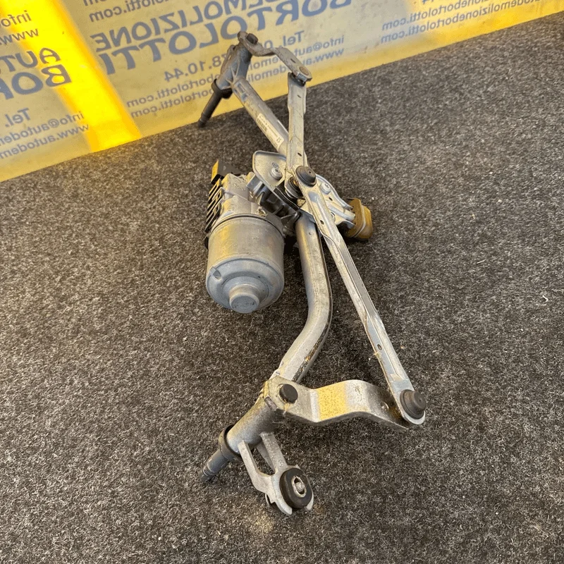 Meccanismo tergiparabrezza con motorino - immagine 5