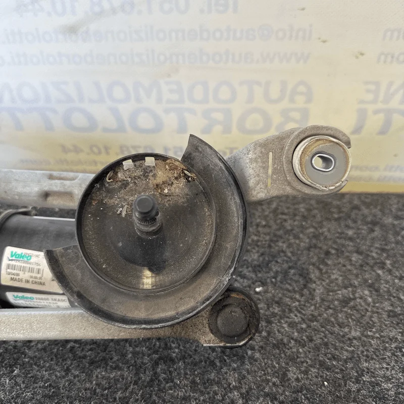 Meccanismo tergiparabrezza con motorino - immagine 3