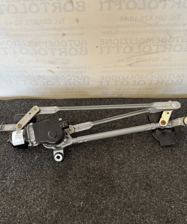 Meccanismo tergiparabrezza con motorino