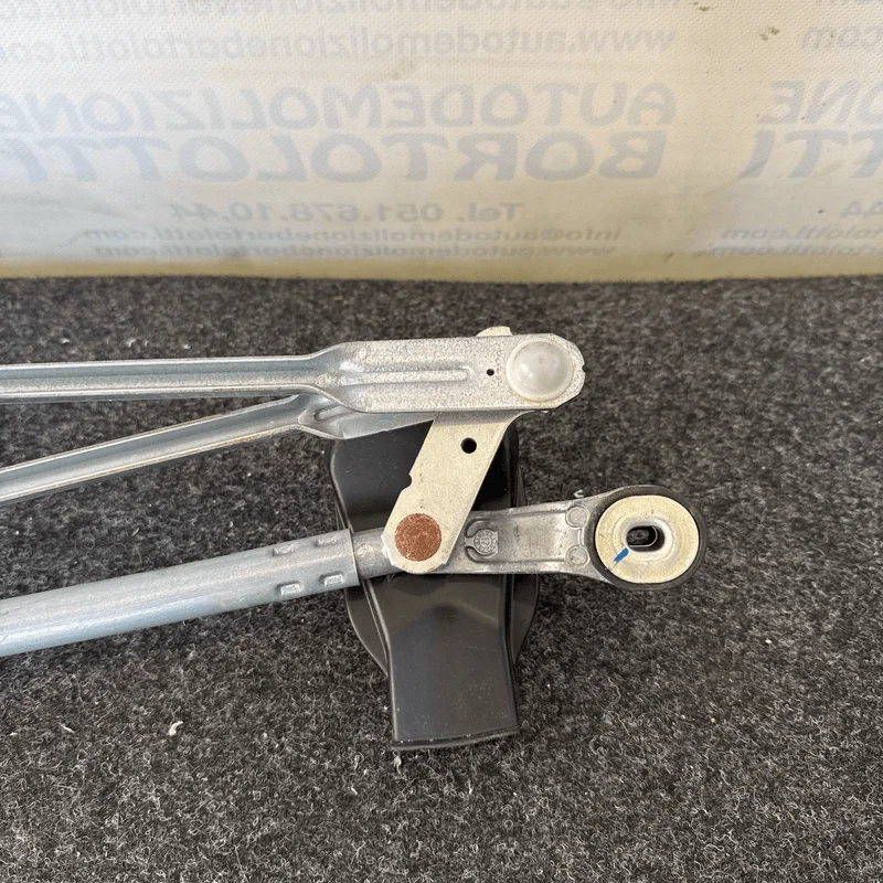 Meccanismo tergiparabrezza con motorino - immagine 3