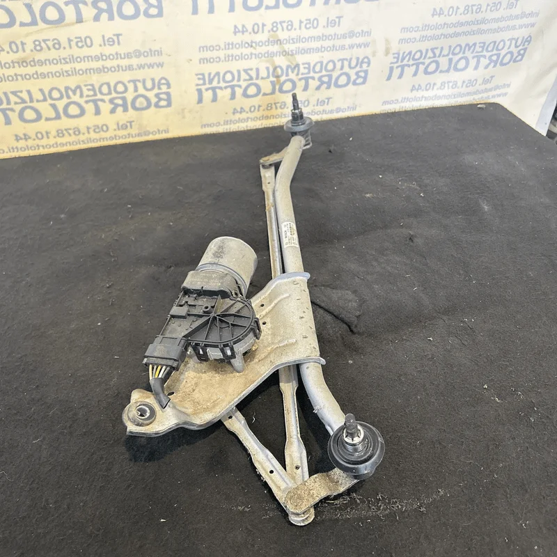 Meccanismo tergiparabrezza con motorino