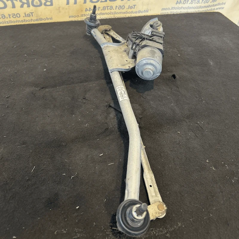 Meccanismo tergiparabrezza con motorino - immagine 3