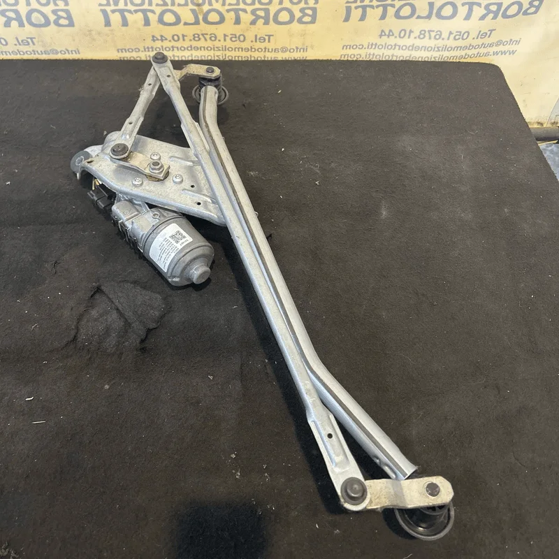 Meccanismo tergiparabrezza con motorino - immagine 5