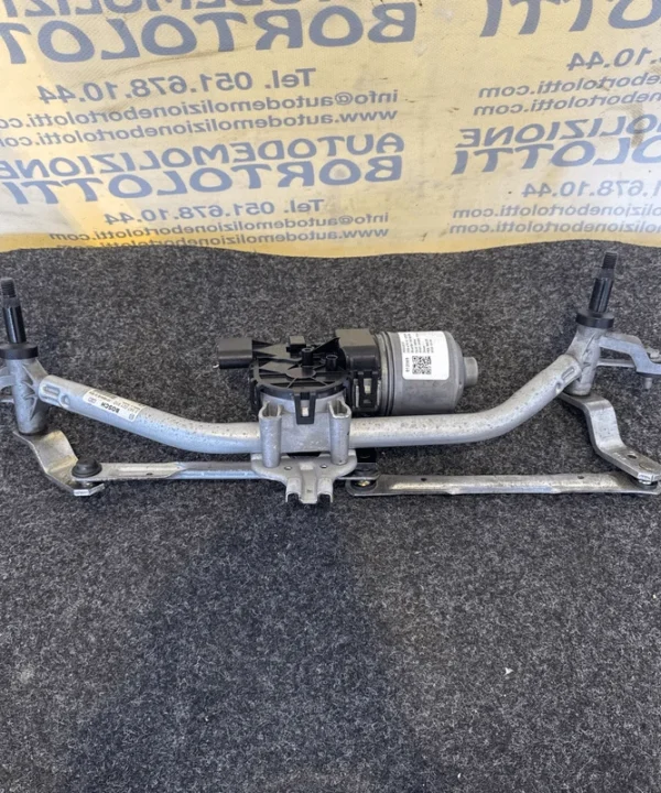 Meccanismo tergiparabrezza con motorino