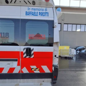 Porta carico post. a battente