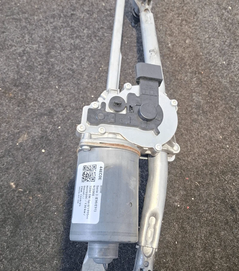 Meccanismo tergiparabrezza con motorino - immagine 3