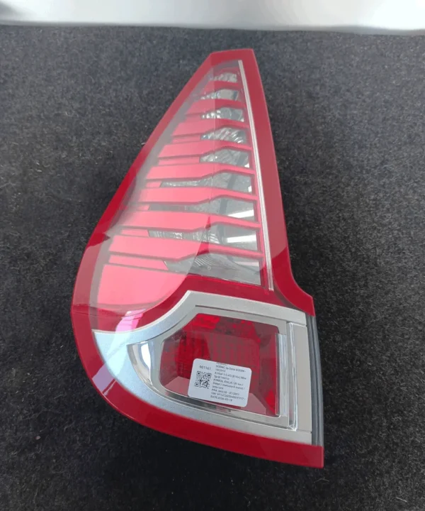 Fanale post. parte est.