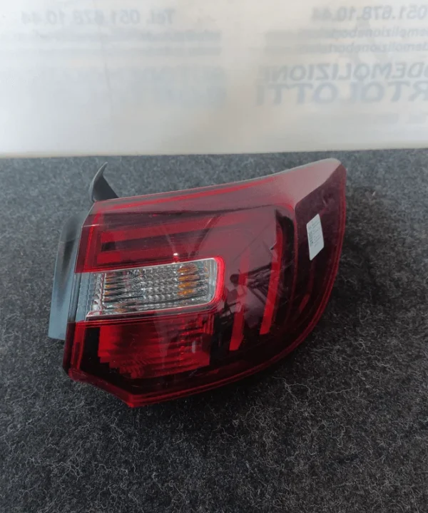 Fanale post. parte est.