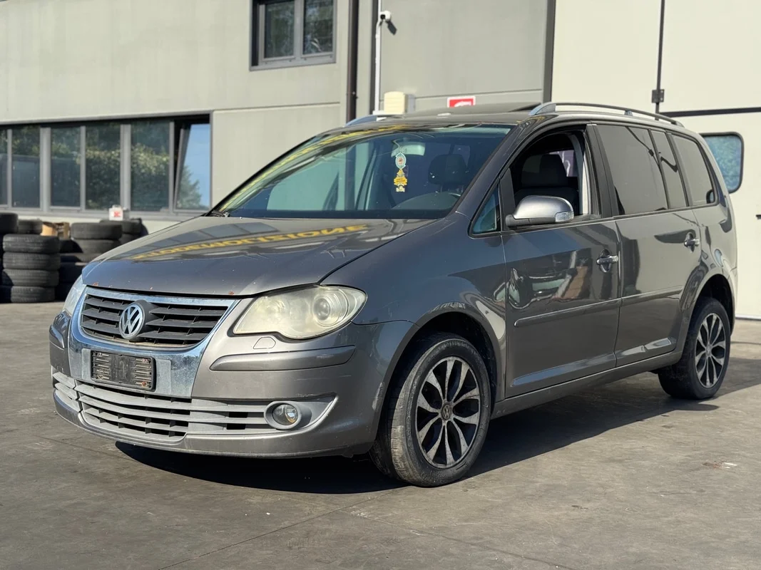 VOLKSWAGEN TOURAN (1T)