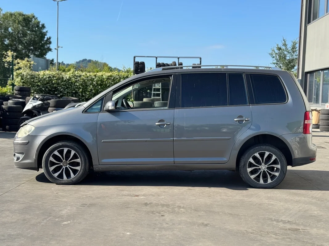 VOLKSWAGEN TOURAN (1T) - immagine 2