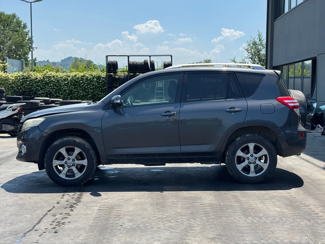 TOYOTA RAV 4 3a Serie - immagine 2