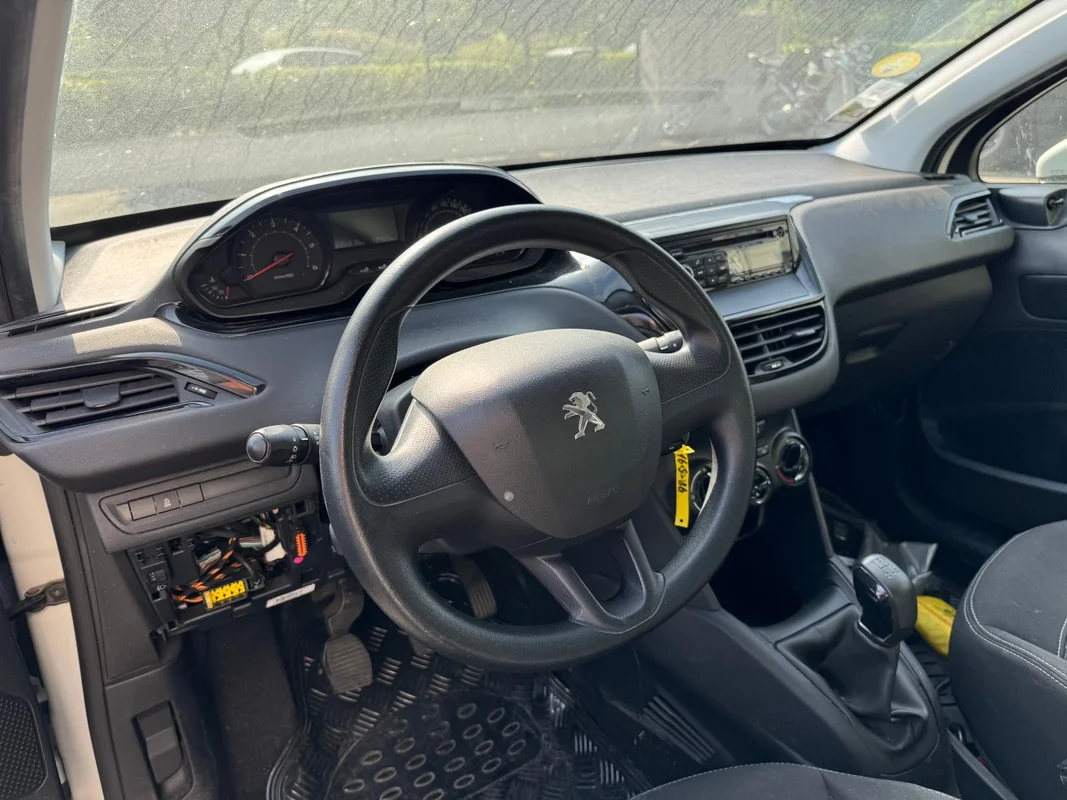 PEUGEOT 208 - immagine 11