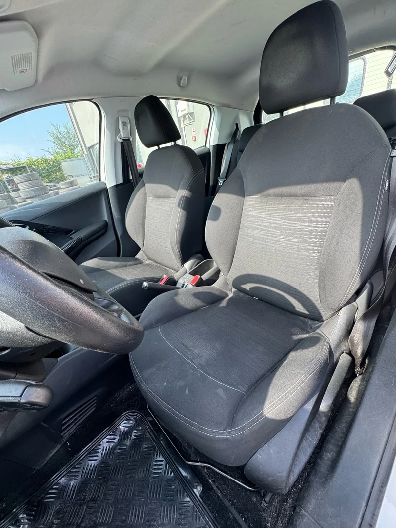 PEUGEOT 208 - immagine 12
