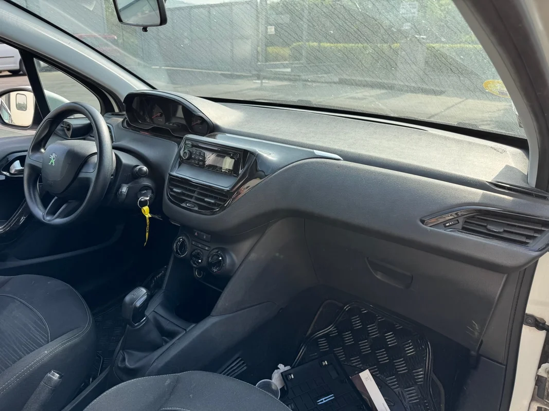 PEUGEOT 208 - immagine 9