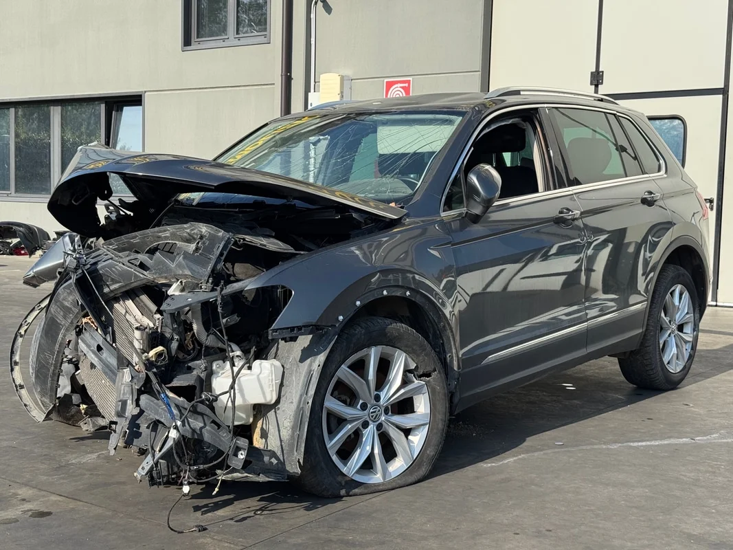VOLKSWAGEN TIGUAN (AD1)