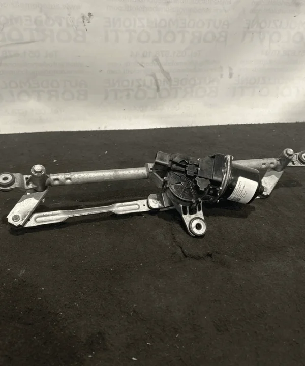 Meccanismo tergiparabrezza con motorino