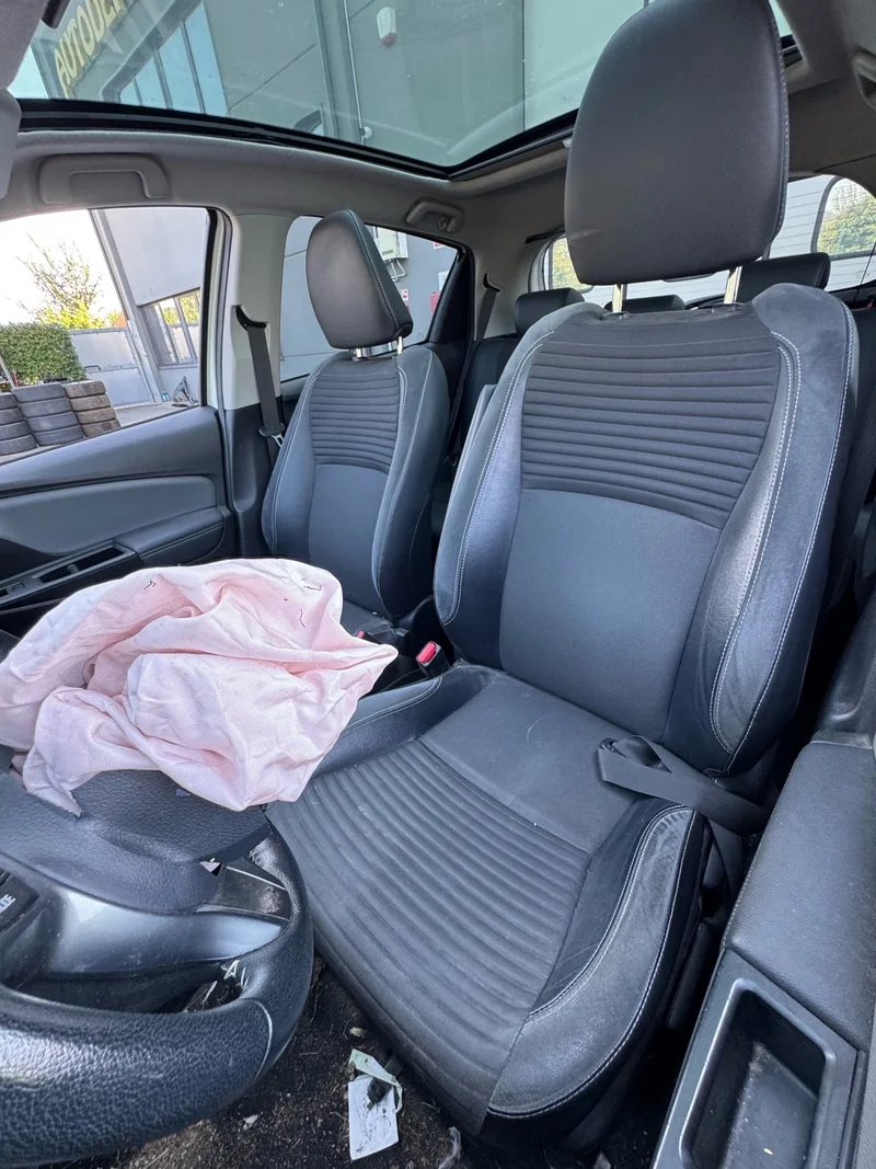 TOYOTA YARIS - immagine 12