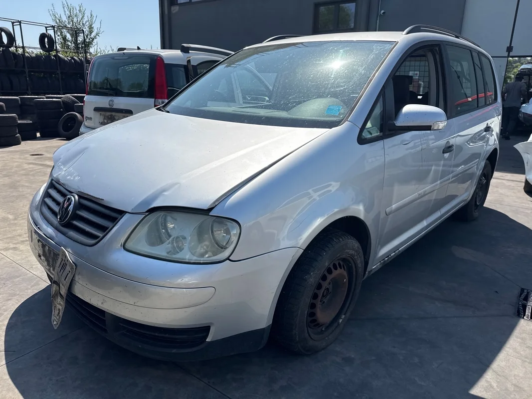 VOLKSWAGEN TOURAN (1T)