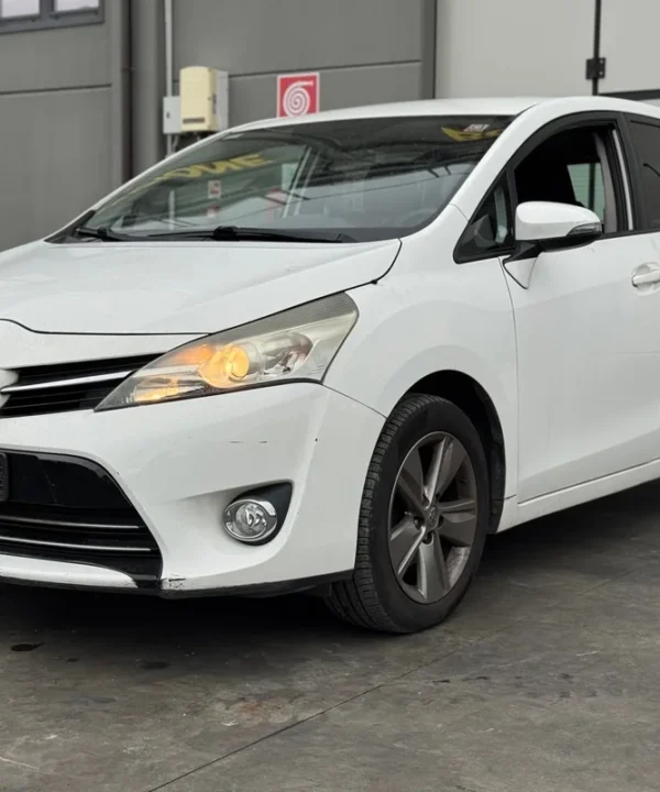 TOYOTA VERSO