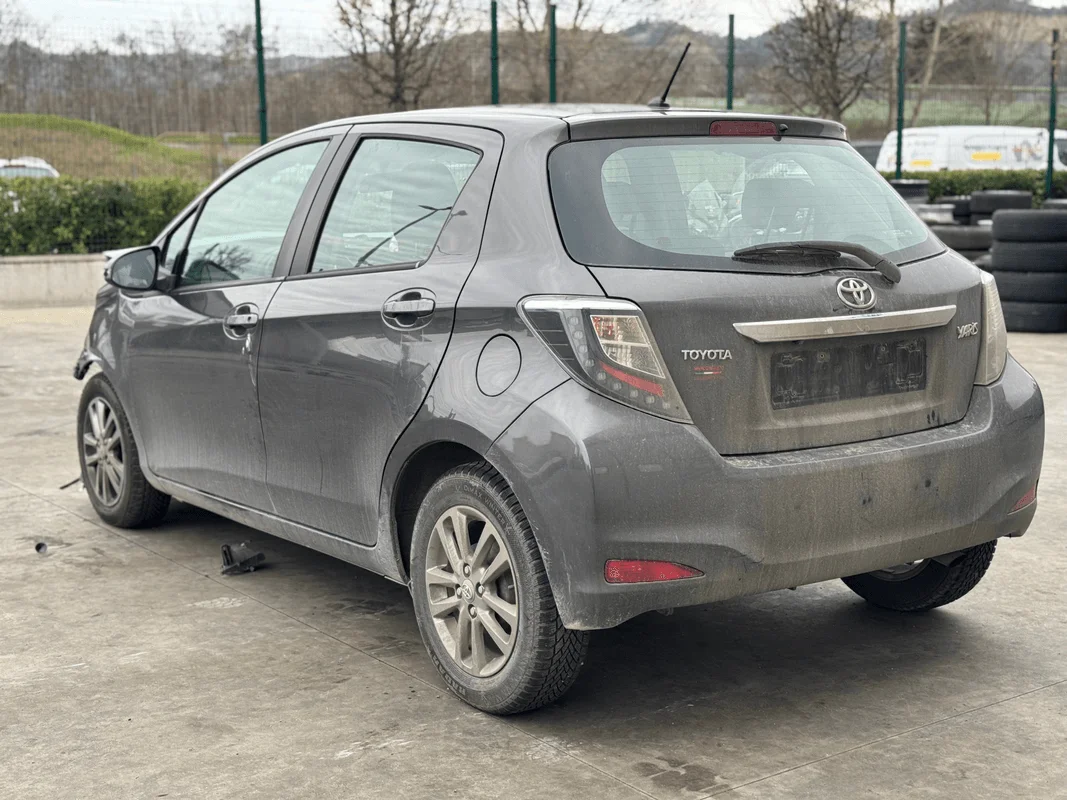 TOYOTA YARIS - immagine 3