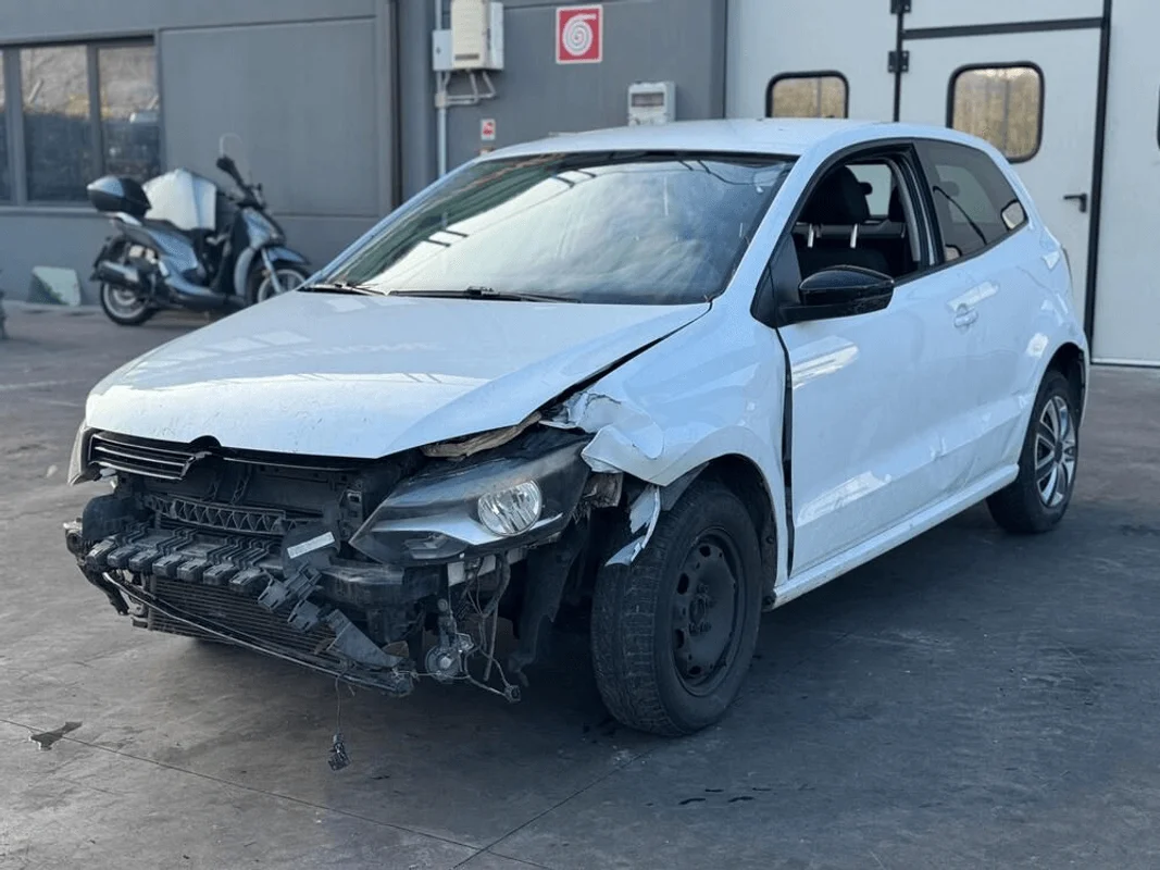 VOLKSWAGEN POLO (6C)