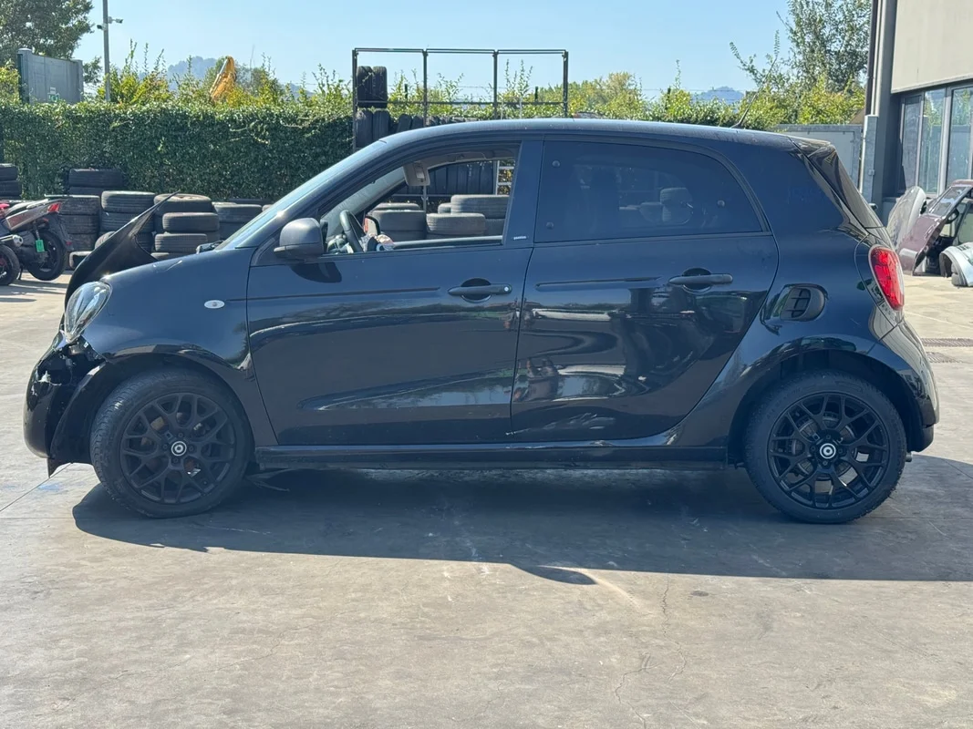 SMART FORFOUR (W453) - immagine 2