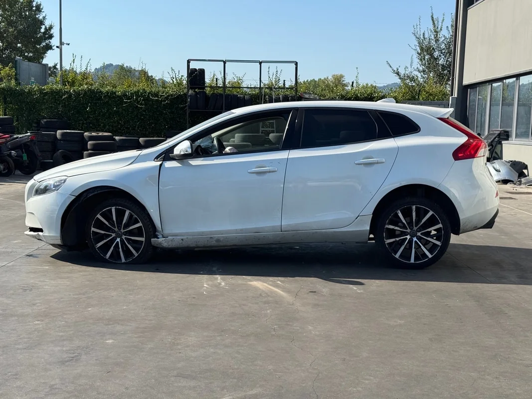VOLVO V40 - immagine 2