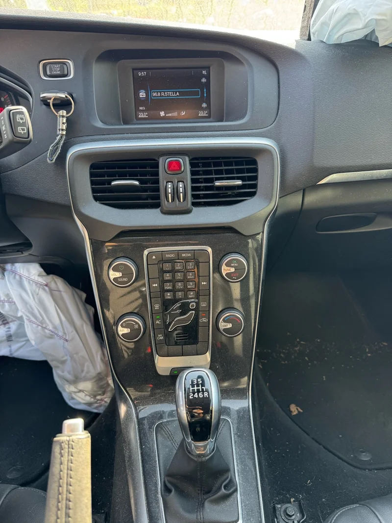 VOLVO V40 - immagine 13