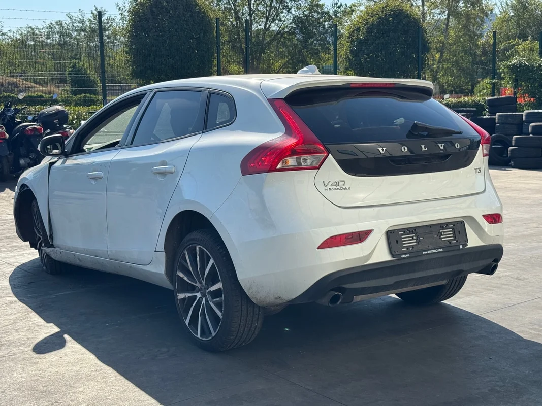VOLVO V40 - immagine 3