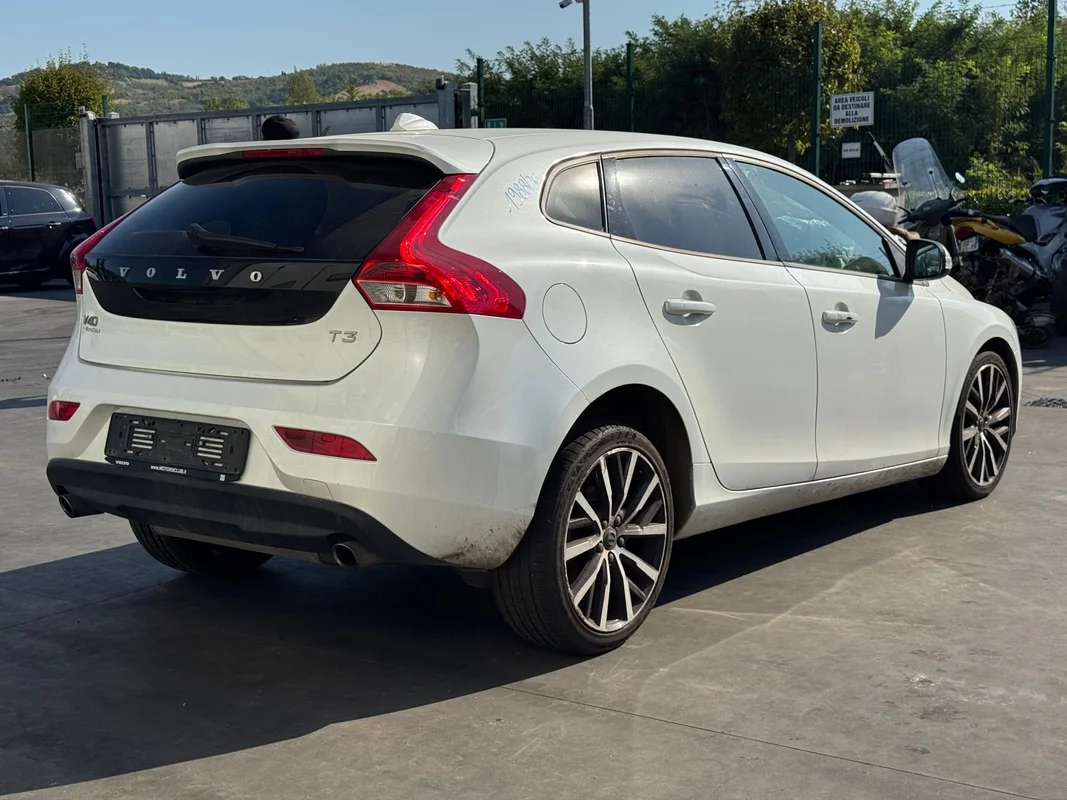 VOLVO V40 - immagine 5