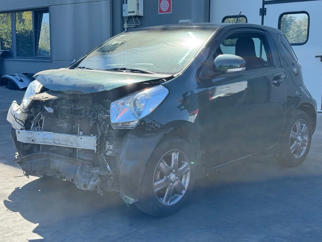 TOYOTA iQ