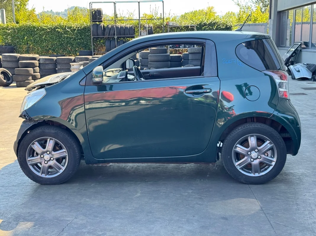 TOYOTA iQ - immagine 2