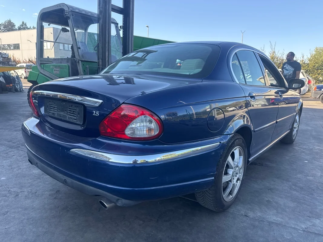 JAGUAR X-TYPE - immagine 3
