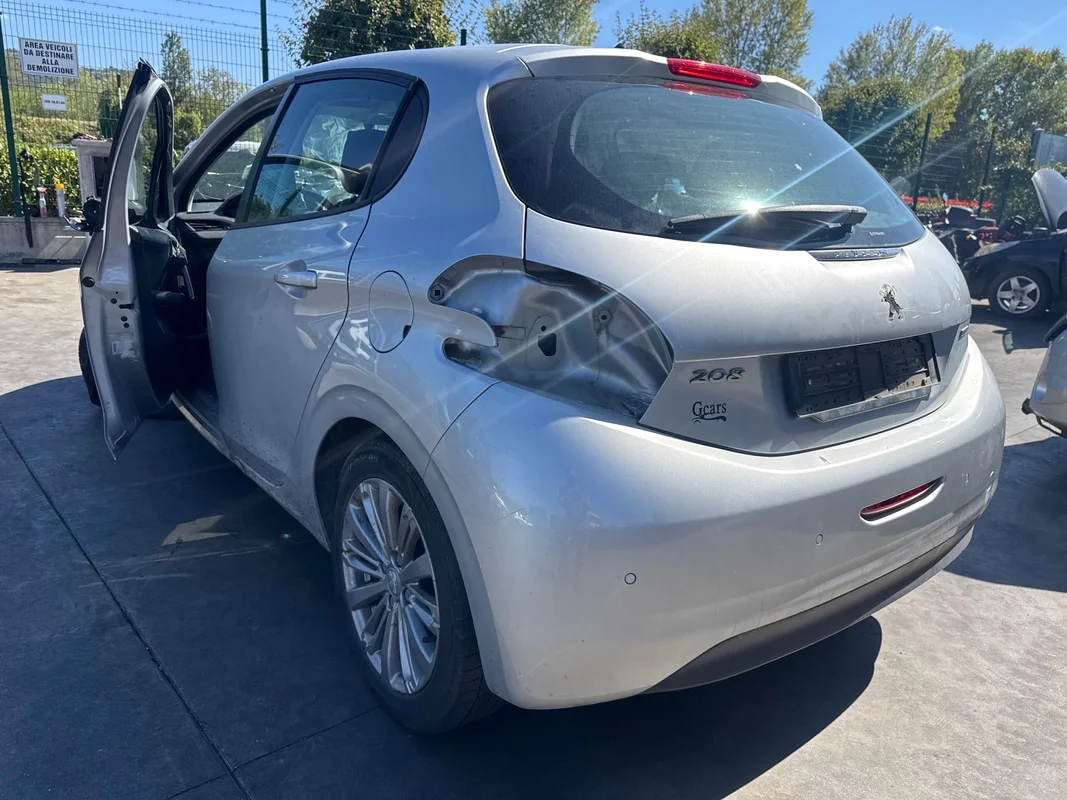 PEUGEOT 208 - immagine 2