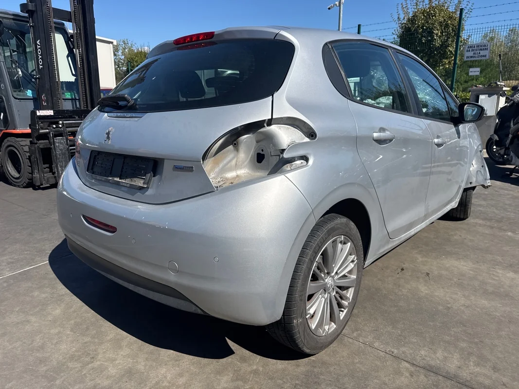 PEUGEOT 208 - immagine 3